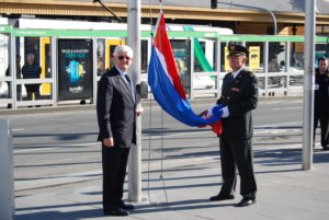 Podiznaje hrvatskog barjaka na glavnom trgu u Melbourneu za Dan državnosti RH 2011. godine