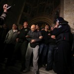Interventna policija opkolila ulaz crkve sv. Marka, branitelji u molitvi