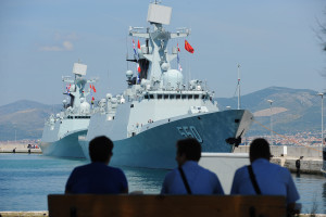 Split, 1.6.2015 - Grupa brodova Ratne mornarice NR Kine uplovila je u luku Loru u sklopu posjeta Hrvatskoj ratnoj mornarici i gradu Splitu. foto HINA/ Mario STRMOTIÆ/ i
