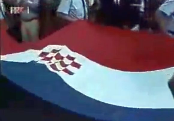 Hrvatska zastava pred Hrvatskim saborom 20 lipnja 1990 snimka ekrana hrt