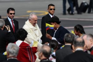 epa04832911 Pope Francis (C) greets Ecuadorian youth upon arrival in Quito, Ecuador, 05 July 2015. The Pope Francisco visit Ecuador, Bolivia and Paraguay from 05 to 12 July 2015  EPA/JOSE JACOME