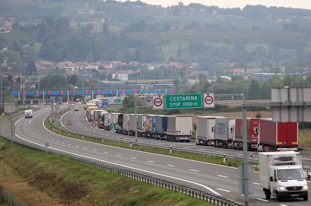 Zagreb, 20.09.2015 - Kolone kamiona na graniènom prijelazu Bregana.  foto HINA/ Daniel KASAP / dk