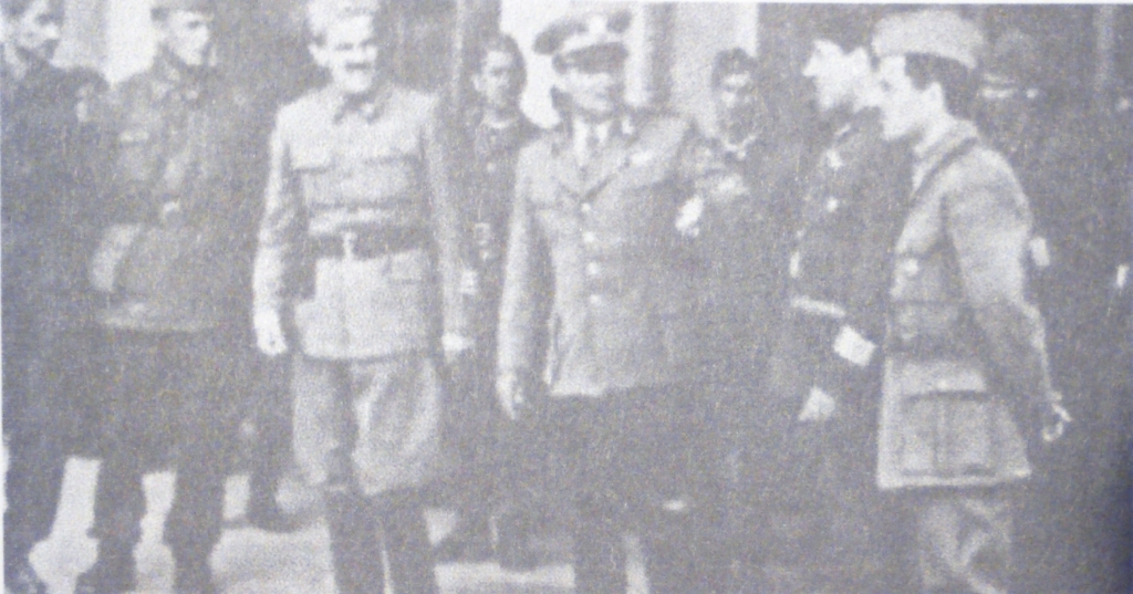 Foto: Tito s nekim suradnicima, u Mariboru, koncem svibnja 1945. Iz knjige 'Huda jama', Roman Leljak, str. 161