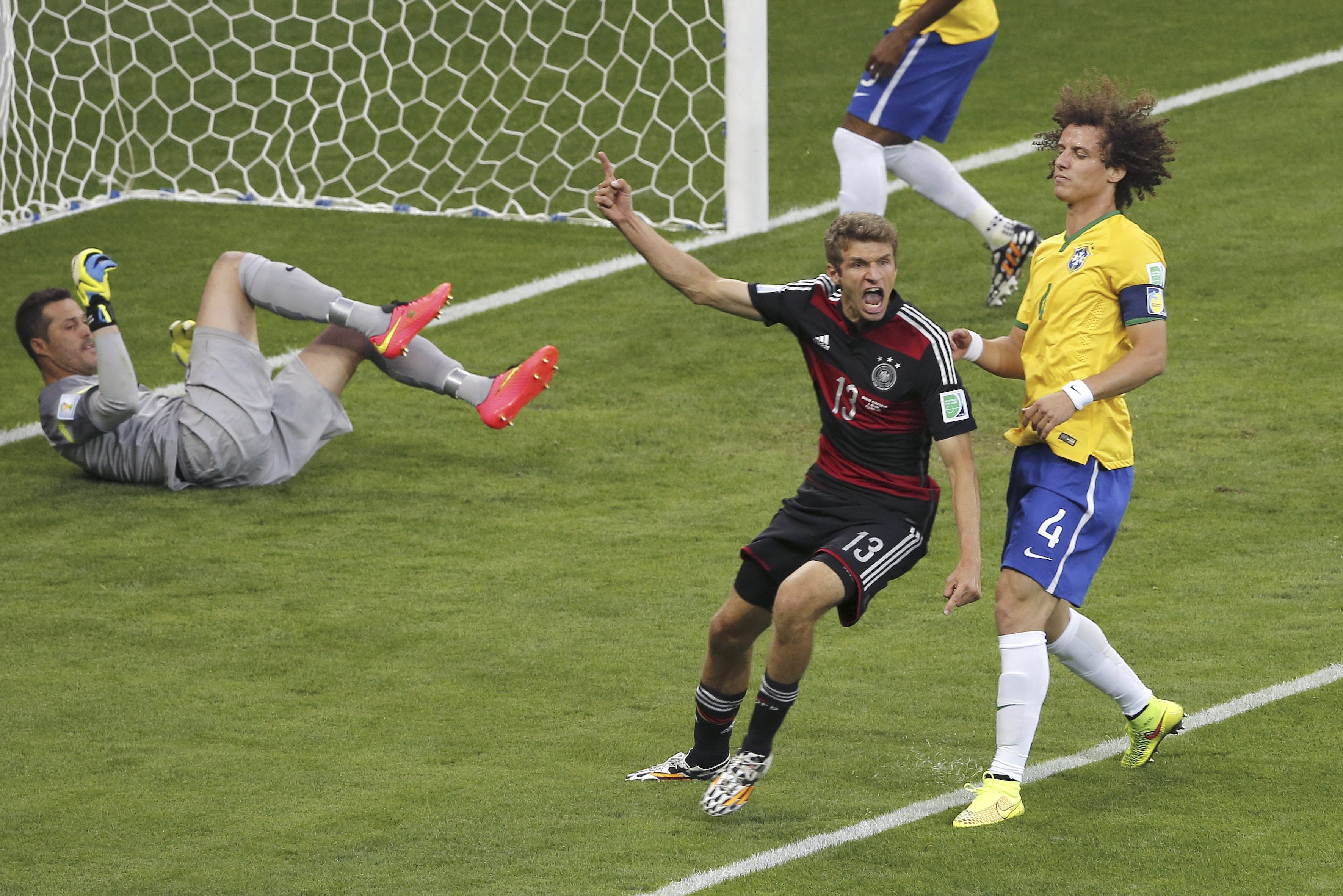 Футбол чемпионат 2014 игра. ЧМ 2014 Германия Бразилия 7:1. Бразилия против Германии 2014. Матч Бразилия Германия 2014. Бразилия Германия 1-7 матч.