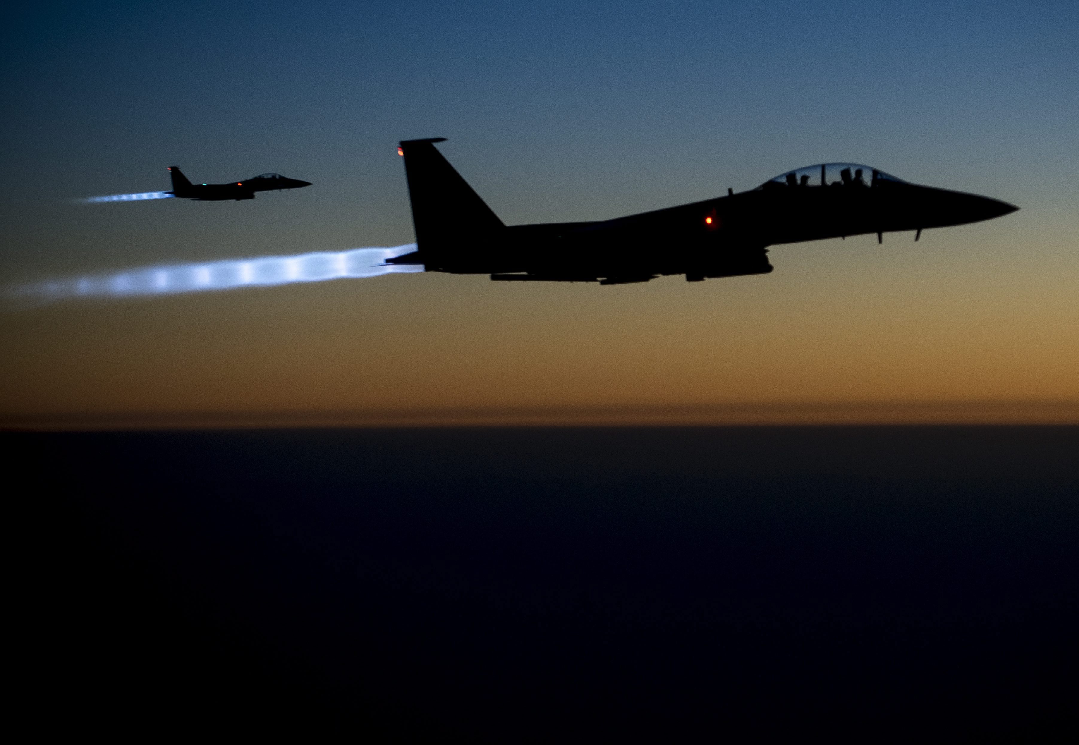 Нападение с неба. F-15e в Сирии. F-15 Afterburner. F15 Strike Eagle ночью. Истребитель ночью.