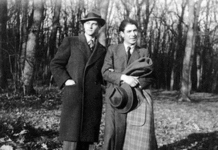 Viktor Vida (desno) s Heliodorom Prelesnikom u vrijeme studija u Zagrebu (nepoznati fotograf, 18. ožujka 1934.)