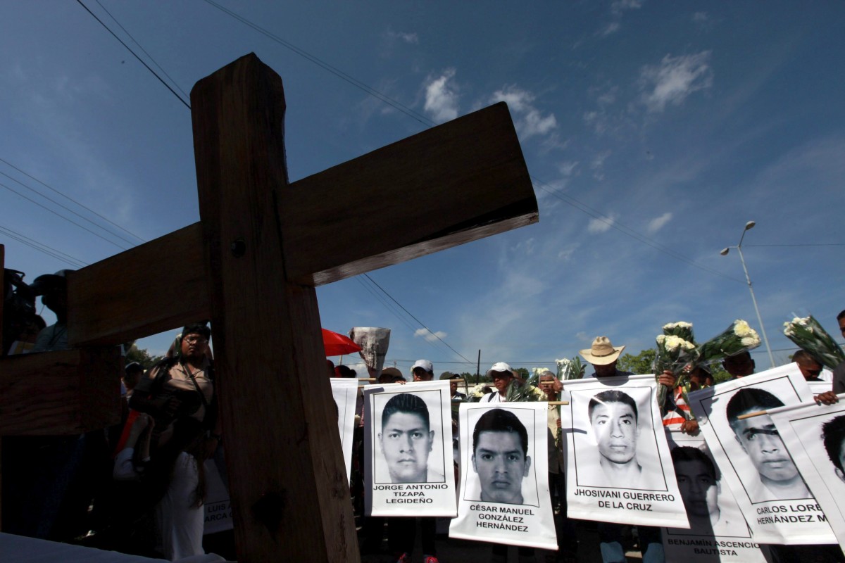 Исчезновение студентов в мексике. 43 Пропавших мексиканских студента. Исчезновение 43 студентов в Мексике. Пропажа студентов в Мексике. Мексика студенты пропали.
