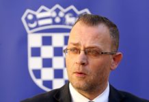 Zagreb, 11.02.2016 - Ministar kulture Zlatko Hasanbegović dao je izjavu za medije nakon sjednice Vlade RH. foto HINA/ Damir SENÈAR /ds