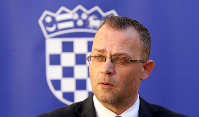 Zagreb, 11.02.2016 - Ministar kulture Zlatko Hasanbegović dao je izjavu za medije nakon sjednice Vlade RH. foto HINA/ Damir SENÈAR /ds