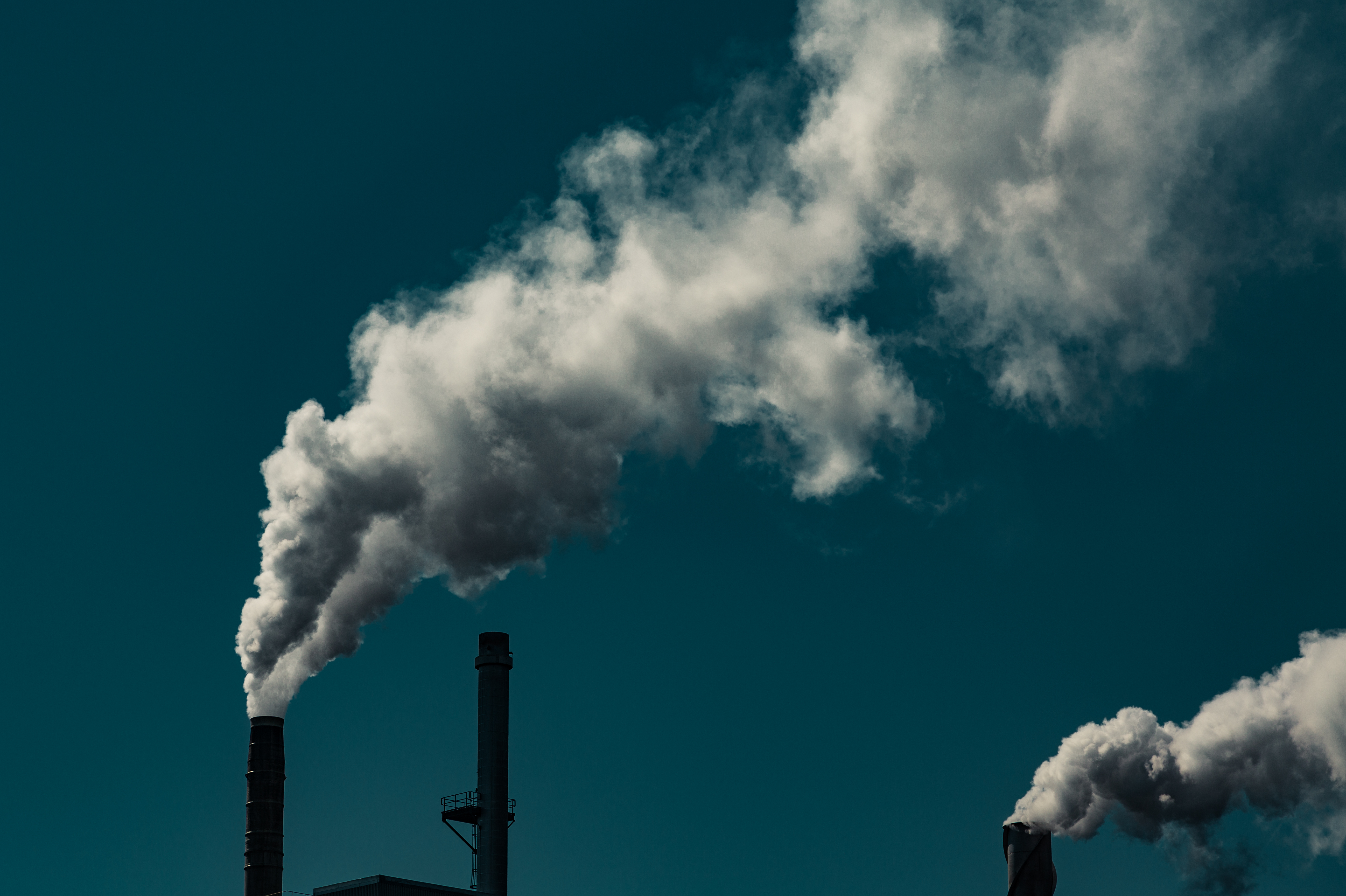 Reducing air pollution. Загрязнение воздуха. Фабрики загрязняют воздух. Газообразные загрязнители воздуха. Промышленные выбросы.