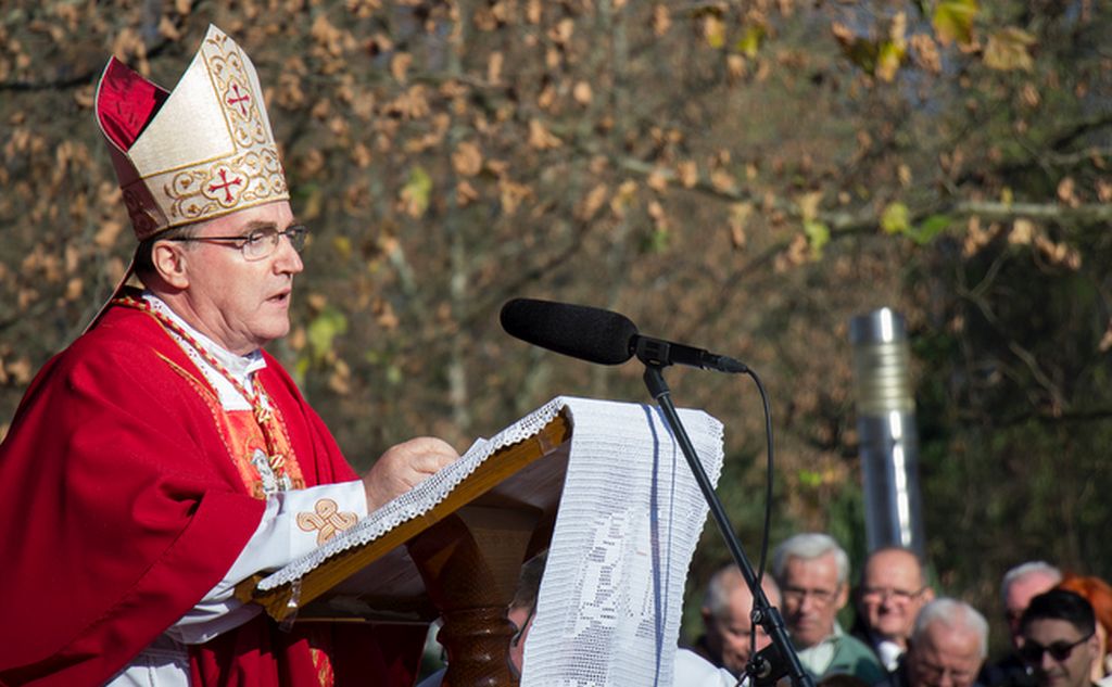 preporuka za božićne i novogodišnje čestitke Zagrebački nadbiskup kardinal Josip Bozanić uputio je božićne  preporuka za božićne i novogodišnje čestitke