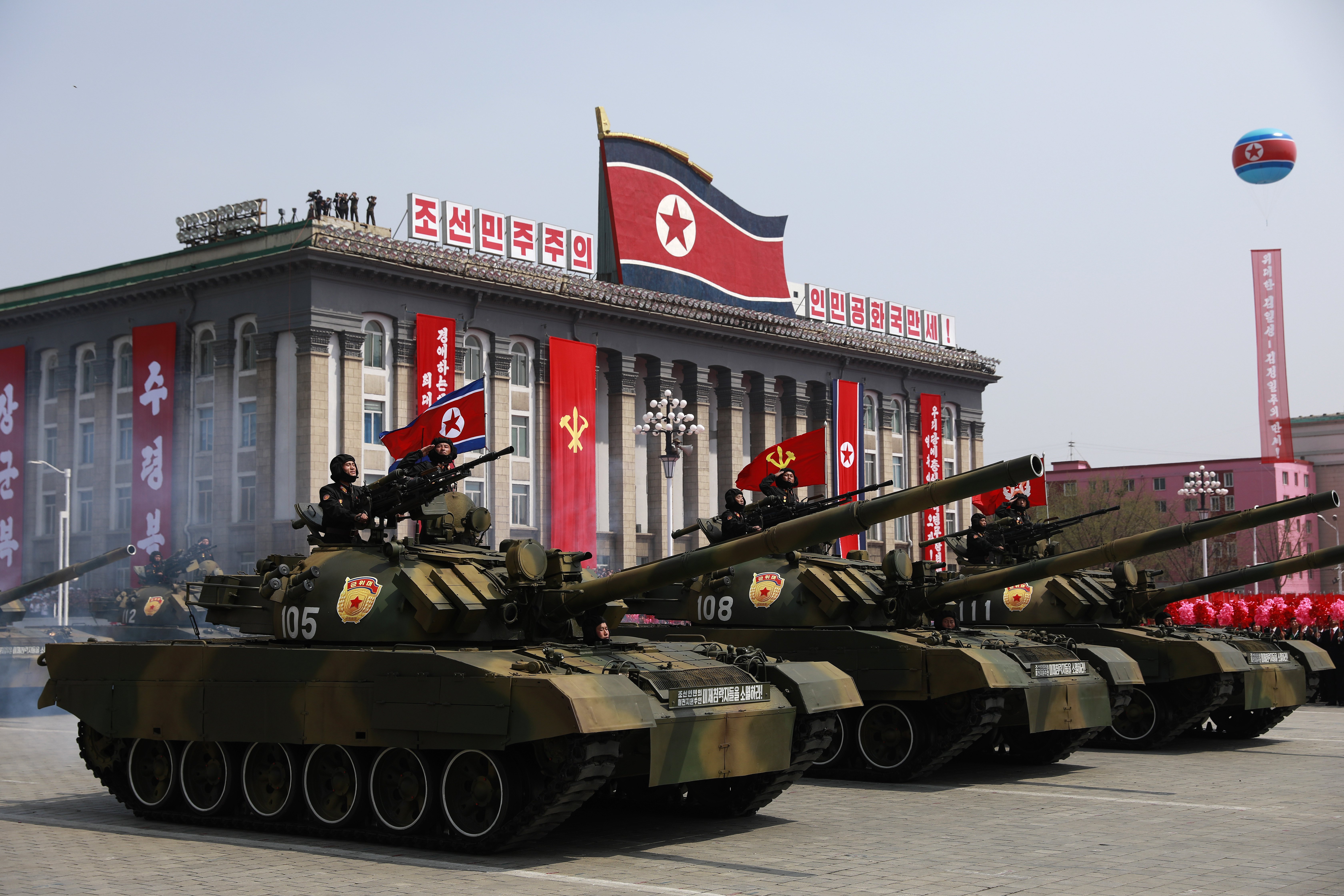 Новый танк северной кореи. Сонгун КНДР. Танк Сонгун-915. Танк Северной Кореи. Т-34 КНДР.
