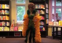 (VIDEO) Kaos rodne ideologije: Transvestit u knjižnici malu djecu učio seksualno sugestivnim pokretima