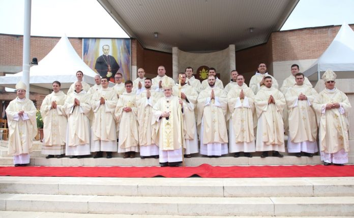 Kardinal Bozanić zaredio dvadeset novih svećenika u Mariji Bistrici