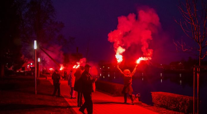 Siščani bakljama zahvalili na pomoći