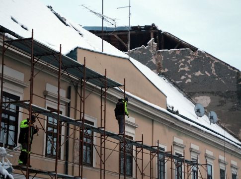 Građani obnavljaju kuće stradale u potresu