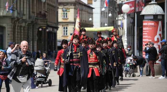 Kravat pukovnija