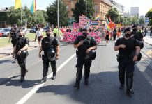 policija homoseksualna povorka