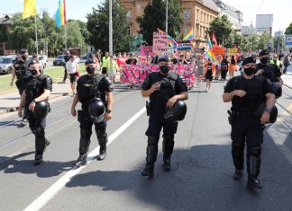 policija homoseksualna povorka