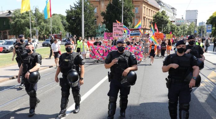 policija homoseksualna povorka