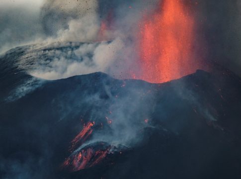 erupcija vulkana vulkan