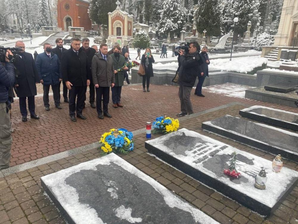 Premijer Plenkovic doputovao u službeni posjet Ukrajini, sastaje se Zelenskijem - Page 2 HN20211209305922-1