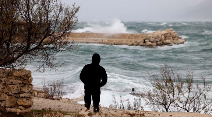 Ražanac, 11.12.2021. - Olujna bura u podvelebitskom kanalu.