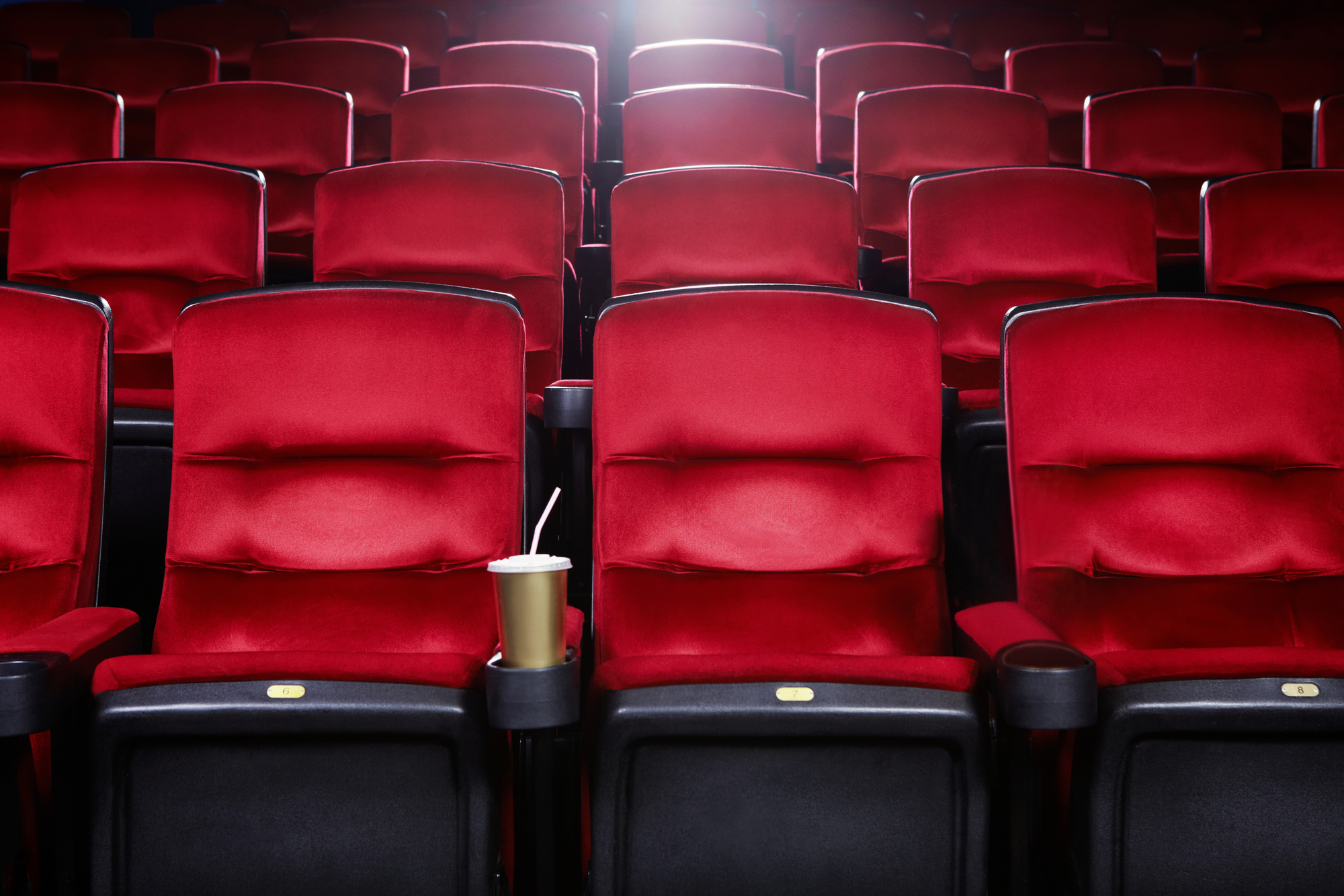 Последний ряд в театре. Кресла в кинотеатре. Пустые кресла в кинотеатре. Кинотеатр. Кресла для кинозала.