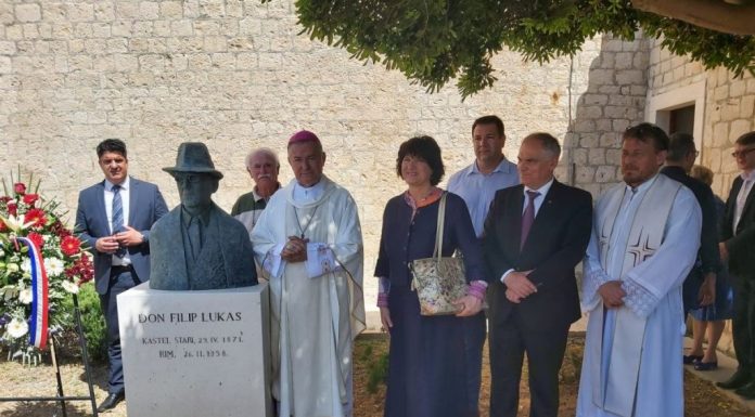 Blagoslovljena bista don Filipa Lukasa u Kaštel Starome