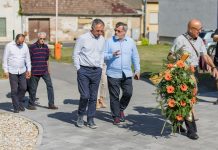 Vučićev izaslanik u Vukovaru u društvu Pupovca kritizirao Hrvatsku oko traženja nestalih