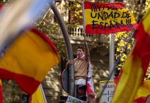 Madrid: Stotine tisuća prosvjednika protiv novoizabranog premijera Sancheza