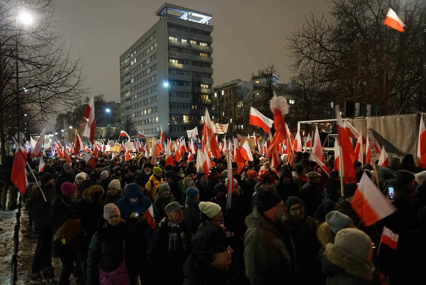 Prosvjed slobodnih Poljaka' protiv politike Donalda Tuska: Okupilo se  100-150 tisuća građana – narod.hr