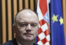 Ministar Šipić u intervjuu za Narod.hr o prvoj godini mandata, napadu feministica i mjeri roditelj odgojitelj Ministar Šipić u intervjuu za Narod.hr o prvoj godini mandata, napadu feministica i mjeri roditelj odgojitelj