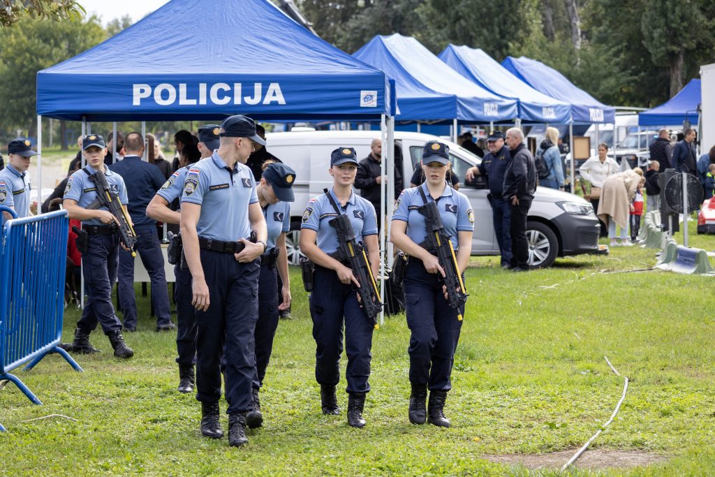 policija
