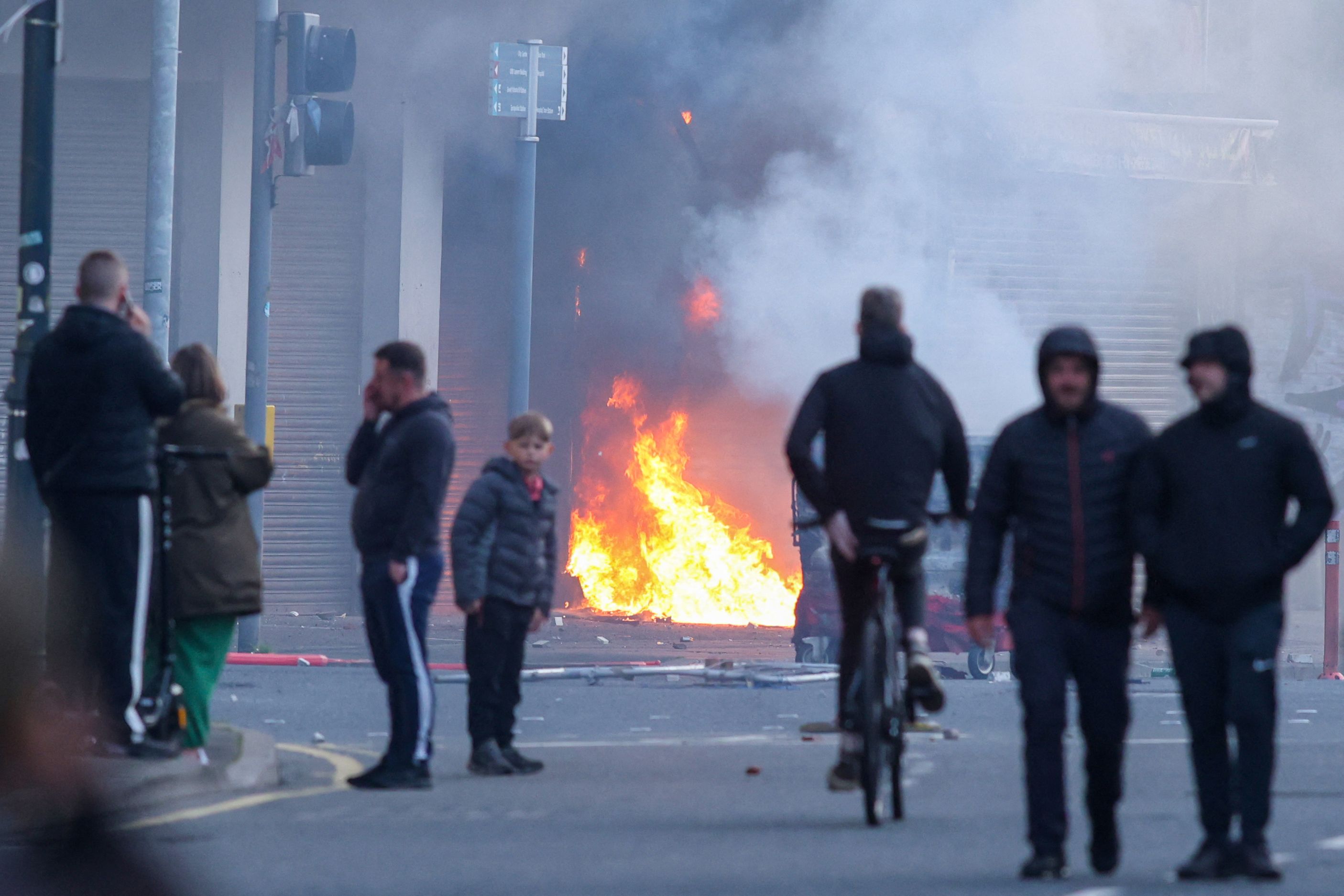 Belfast na rubu: Eskalacija prosvjeda nakon brutalnog napada