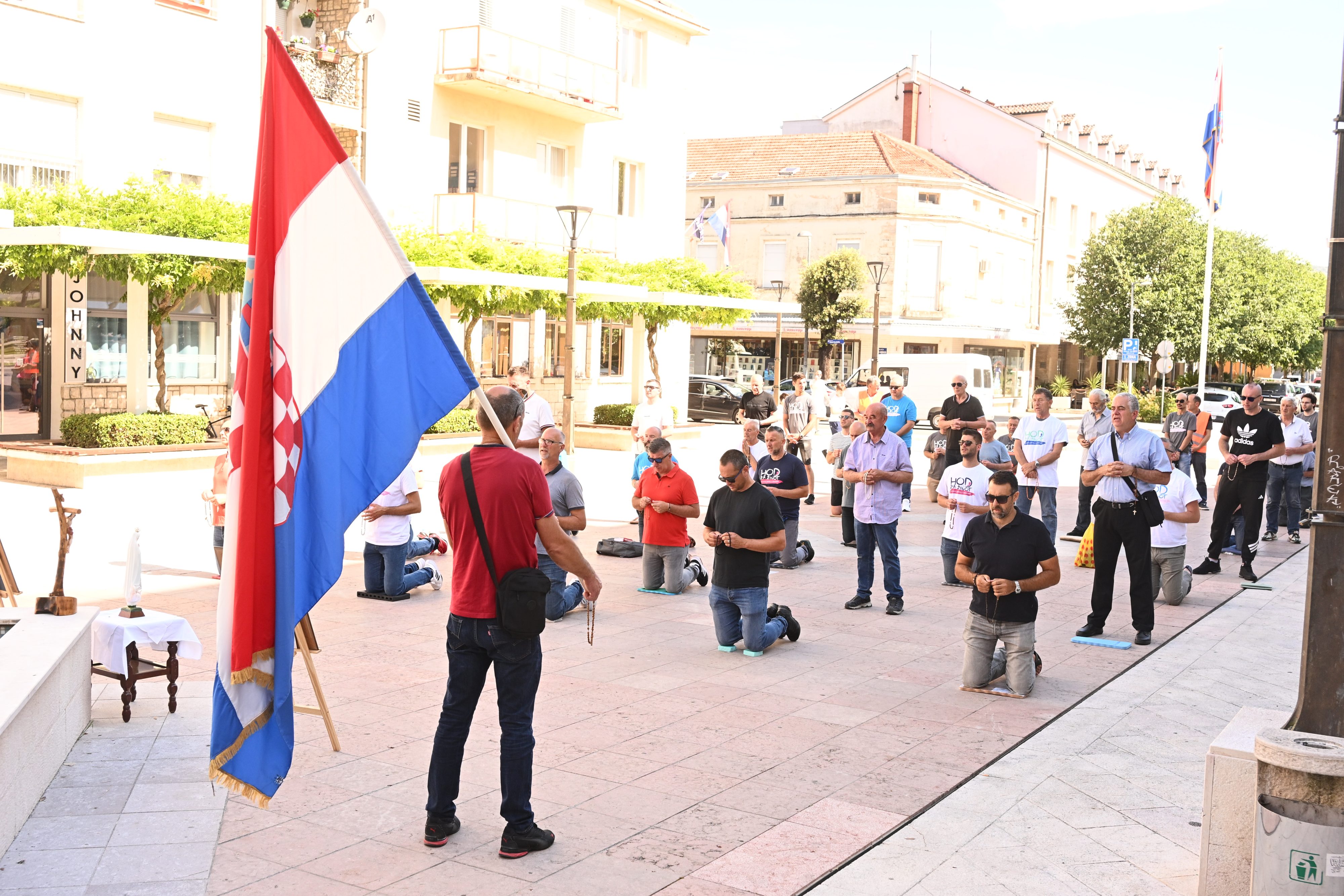 Pogledajte najljepše prizore s Hoda za život u Metkoviću